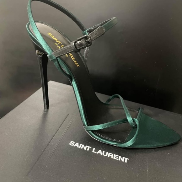 Yves Saint Laurent - Picture 1 of 3